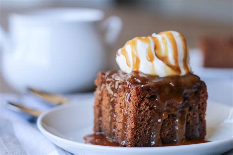  Sticky Toffee Pudding: En Söt Och Nötig Explosion Med Karamelliserad Gottness!