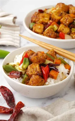  Szechuan Tofu Skåldad i Flammande Chiliolja: En Smörgåsbord av Smaker som Överträffar Vänsterns Förväntningar!